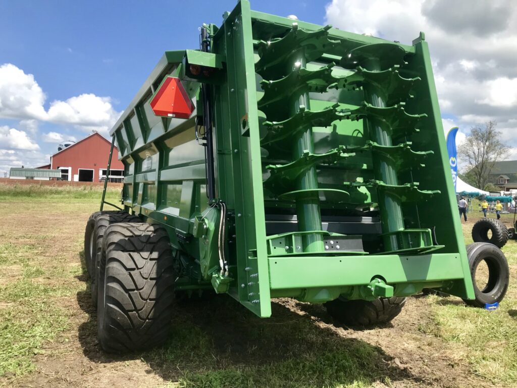 Lowlander 380 HD TVA Widebody with slurry door, 530mm bolt on extensions, lift off augers, spinner deck ready, stone guard extension, sprung suspension, front and rear steering axles with 650/55 R26.5 wheels