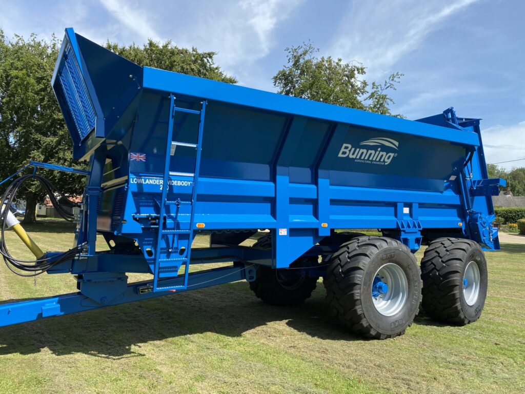Lowlander 230 TVA (UK) Widebody with slurry door with indicator, large diameter bottom blades, sludge cake kit, built in extensions, rocking beam axles with rear steering, sprung drawbar, weigh cell ready, 650/55 R26.5 wheels