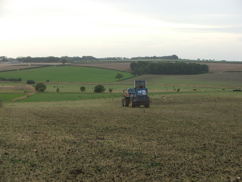 Lowlander HBD Mk4 spreading farm yard manure
