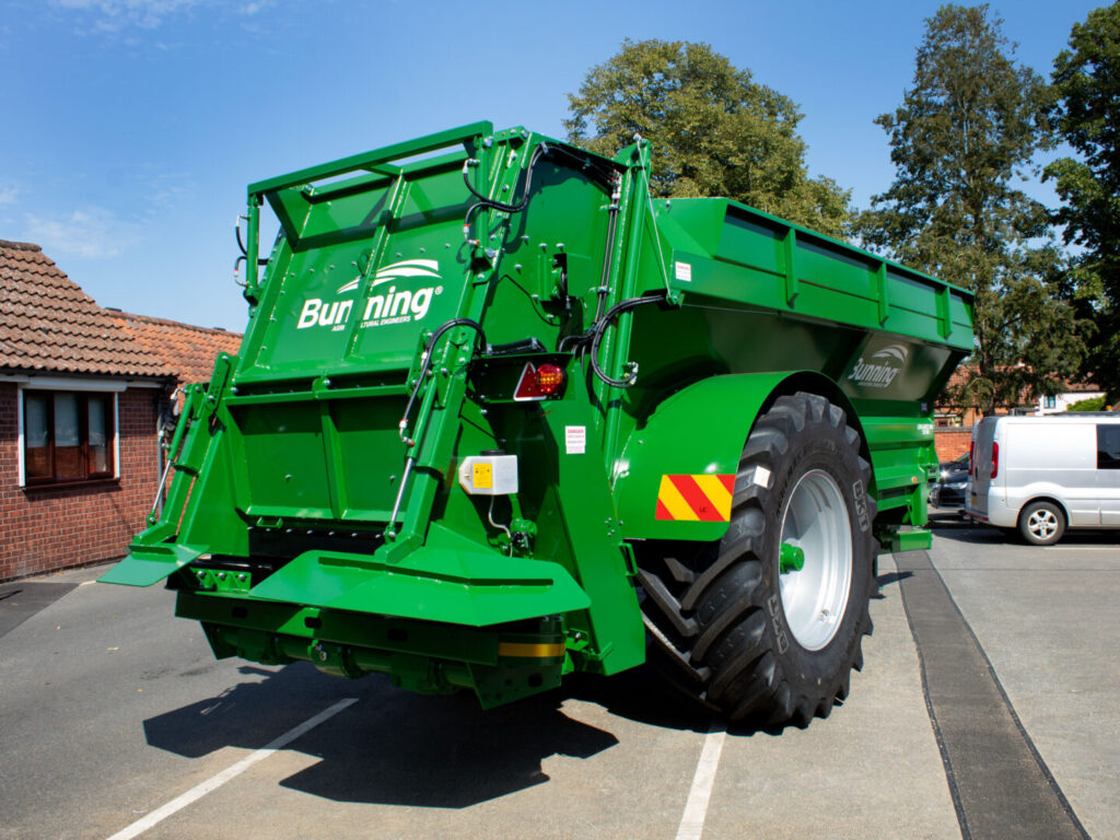 150 N HBD with slurry door, slurry door indicator, hyd opening canopy, LHS + RHS hyd boarder deflectors, bolt on vertical 305mm extensions, ISOBUS application rate controller, mudguards and VF710/70 R38 wheels