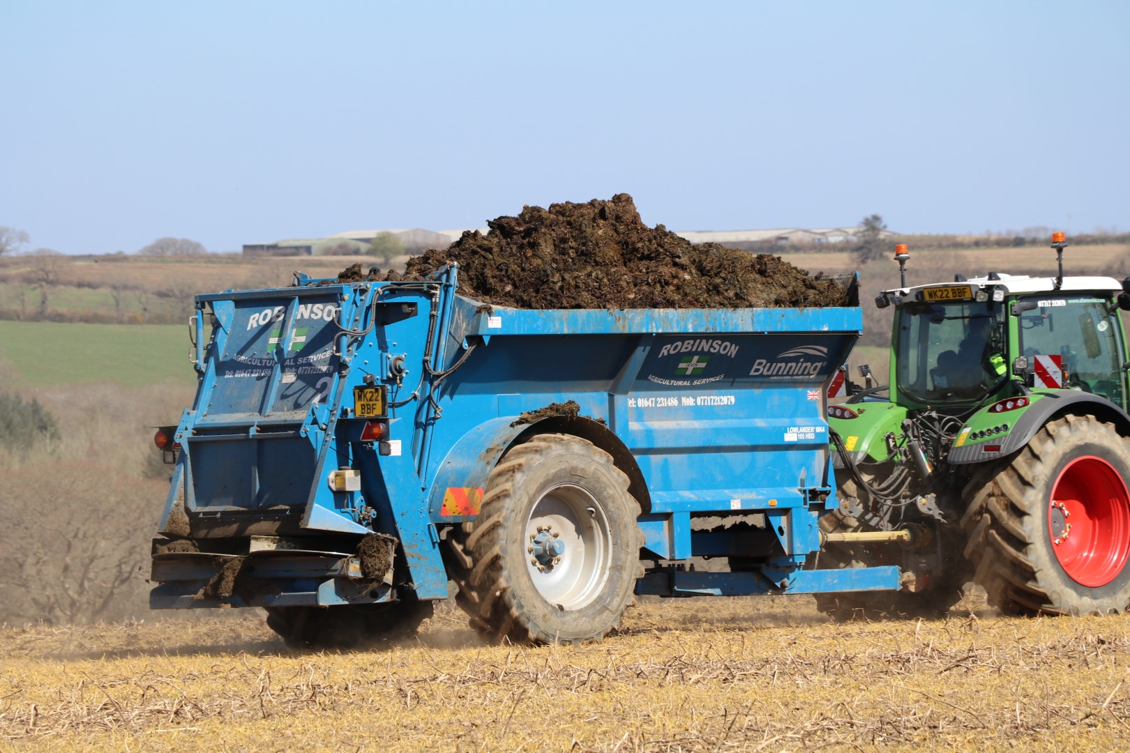 Bunning manure spreader loaded