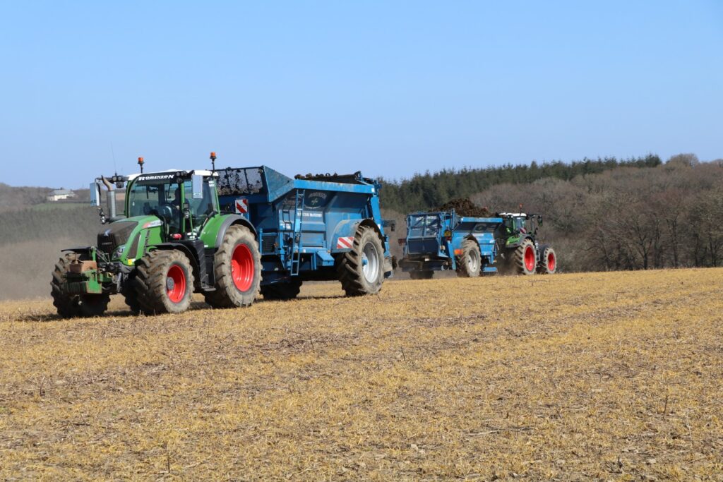 Spreader Working In Tandem