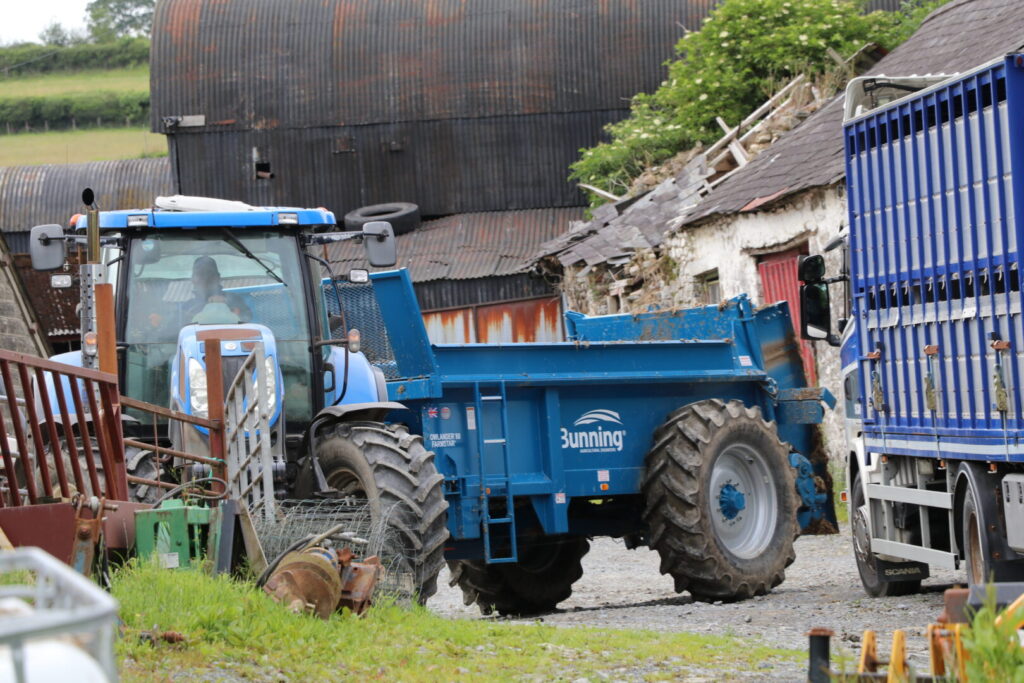 Small yards and tight lanes meant a compact machine that could negotiate narrow entrances was essential